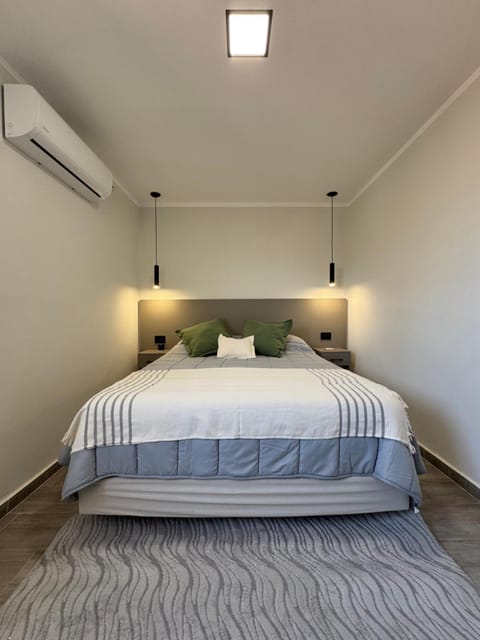 Bed, Photo of the whole room, Bedroom, air conditioner