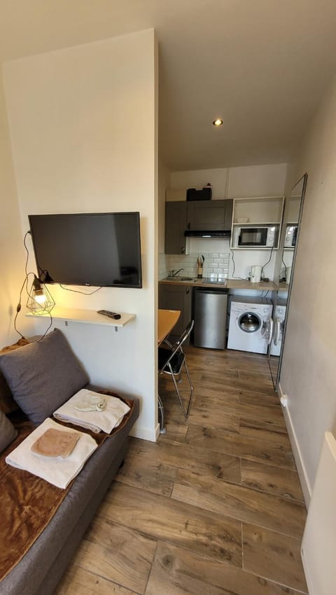 Kitchen or kitchenette, Living room