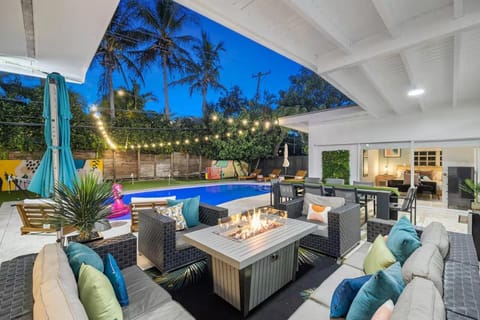 5BR Villa with Heated Pool, Firepit and 10mins to Beach House in Ojus