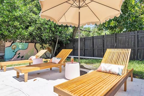 5BR Villa with Heated Pool, Firepit and 10mins to Beach House in Ojus