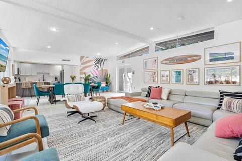 5BR Villa with Heated Pool, Firepit and 10mins to Beach House in Ojus