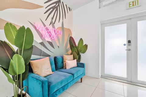 5BR Villa with Heated Pool, Firepit and 10mins to Beach House in Ojus