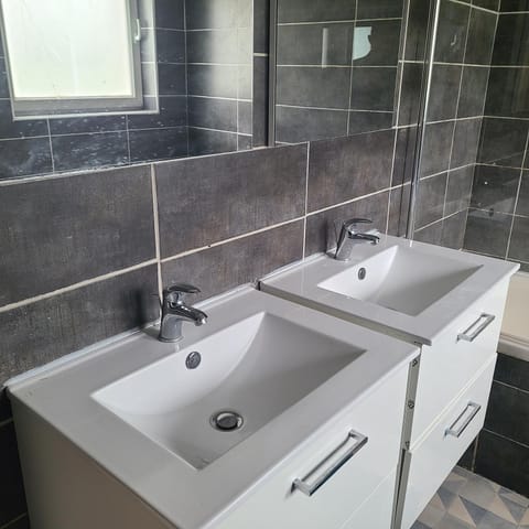 Maison BREST 4 chambres avec TV dans chaque chambre et internet House in Brest