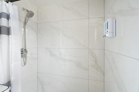 Near Safari & Beach - Backyard Games - AC - Pet OK House in San Pasqual Valley