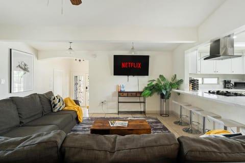 Near Safari & Beach - Backyard Games - AC - Pet OK House in San Pasqual Valley