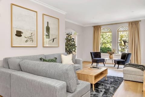 Living room, Seating area