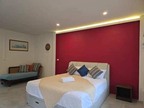 Bed, Photo of the whole room, Bedroom, towels