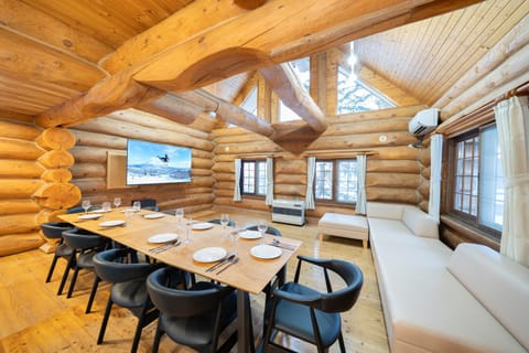 TV and multimedia, Living room, Seating area, Dining area