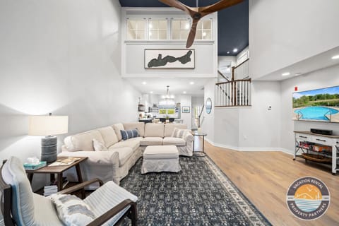 Fontana Retreat Walk to Lake Pool Golf King Suites House in Fontana-On-Geneva Lake