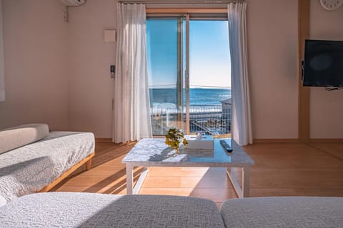 Natural landscape, TV and multimedia, Balcony/Terrace, Living room, Seating area