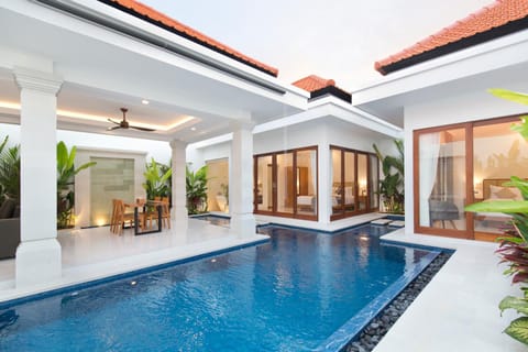 Bedroom, Swimming pool, Swimming pool