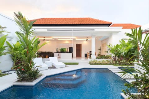 Patio, Garden, Balcony/Terrace, Living room, Swimming pool, Swimming pool, sunbed