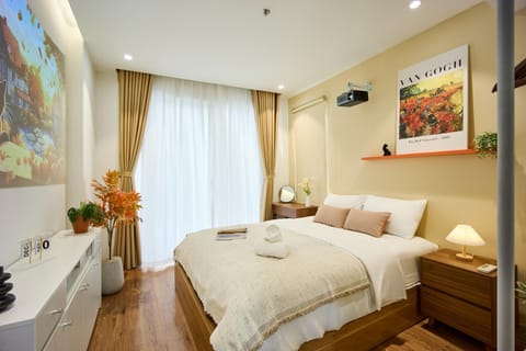Photo of the whole room, Bedroom