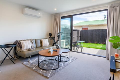 Day, Balcony/Terrace, Living room, Seating area
