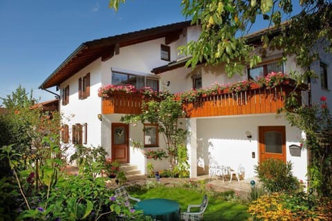 Property building, Facade/entrance, BBQ facilities, Garden