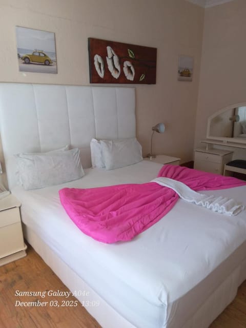 Neo & Ruks Guest Houses Boston Belleville Bed and Breakfast in Cape Town