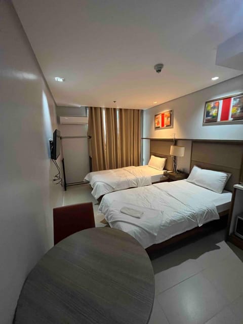 Bed, TV and multimedia, Photo of the whole room