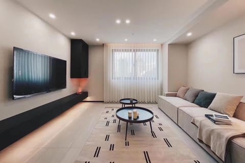 Property building, Communal lounge/ TV room, TV and multimedia, Living room, Seating area, Evening entertainment