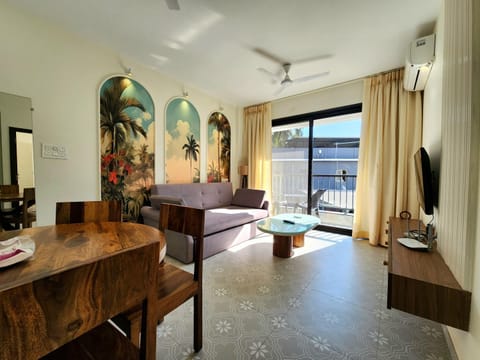 TV and multimedia, Seating area, air conditioner