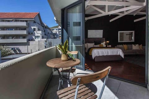 Blue Beach Studio close to sea in Sea Point 45BW Apartment in Sea Point