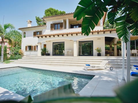 Property building, Patio, Garden, Pool view, Swimming pool, sunbed