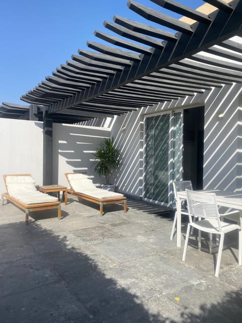 Balcony/Terrace, sunbed