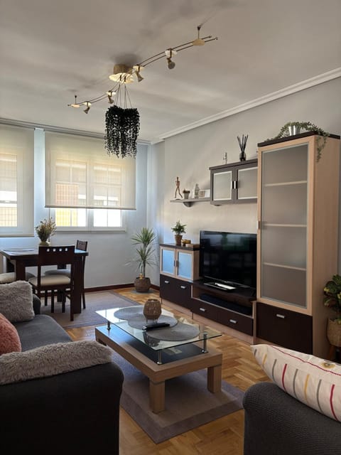 TV and multimedia, Seating area, Dining area