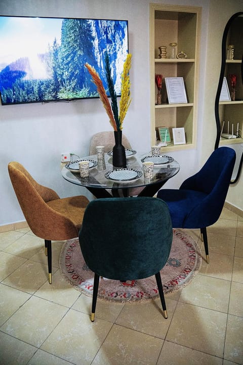 Living room, Dining area