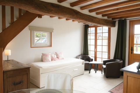 Bed, Living room