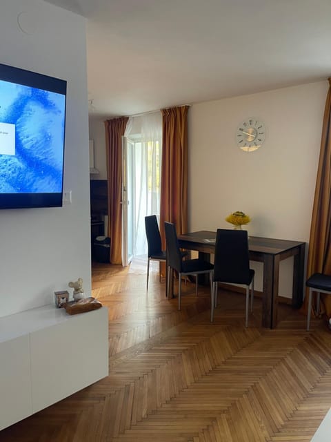 TV and multimedia, Dining area