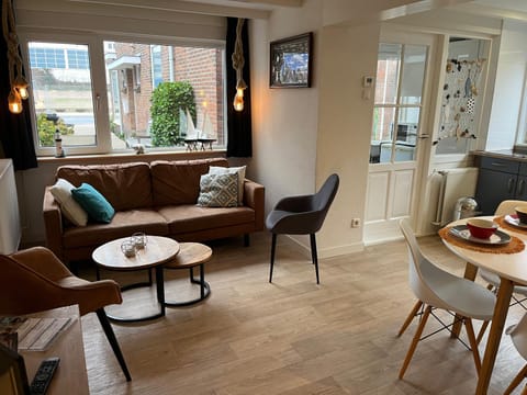 Food and drinks, Seating area