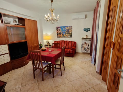 TV and multimedia, Living room, Dining area, air conditioner