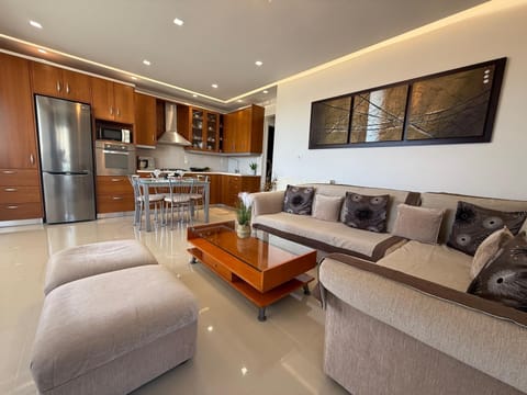 Living room, Dining area, oven