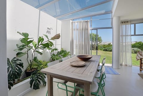 View (from property/room), Dining area, Garden view