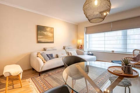 Communal lounge/ TV room, Living room, Seating area, City view
