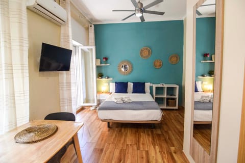 Bed, TV and multimedia, Photo of the whole room, Bedroom, air conditioner