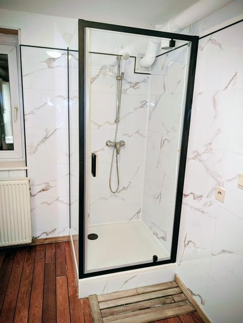 Modern half-basement 1BR near Montgomery & VUB Apartment in Brussels