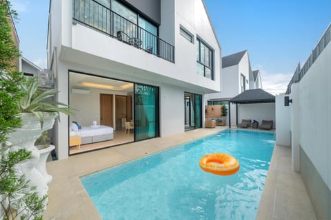 Property building, Pool view, Swimming pool