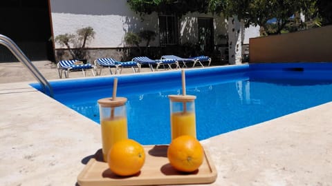 Property building, Day, Pool view, Swimming pool, Drinks, sunbed