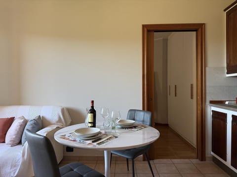 Coffee/tea facilities, Living room, Dining area, internet