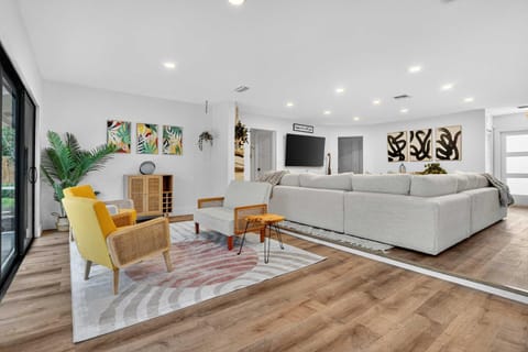 Seabreeze Court by Rove Travel - Pool & Hot Tub House in Delray Beach