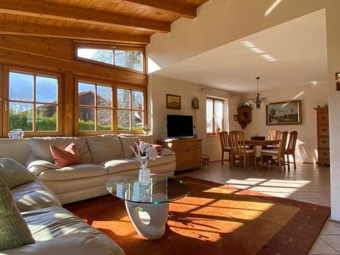 Communal lounge/ TV room, Living room, Seating area