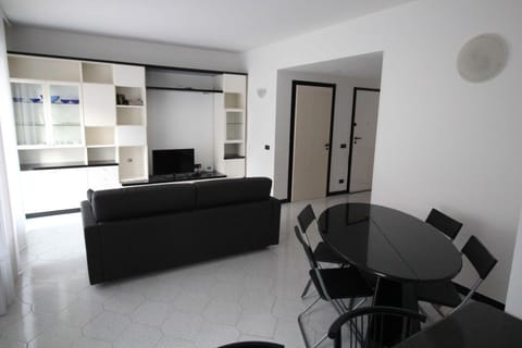 TV and multimedia, Living room, Dining area