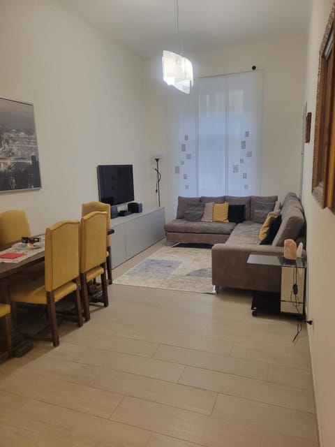 Communal lounge/ TV room, TV and multimedia, Living room
