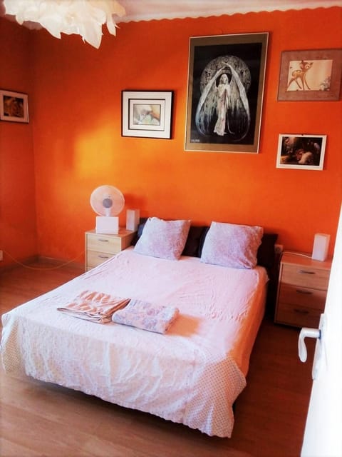 Bed, Decorative detail, Bedroom