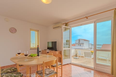 TV and multimedia, Dining area, Sea view, air conditioner