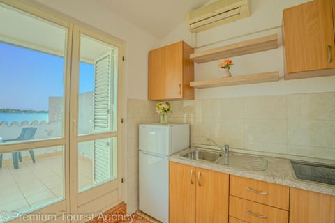 Kitchen or kitchenette, Sea view, pet friendly, stove, air conditioner