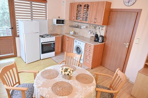 Kitchen or kitchenette, Dining area, oven, stove, washing machine