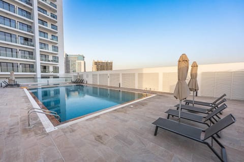 Free housekeeping visits during your stay - StayShort - Jebel Ali Sleeps 2 with a Beautiful Swimming Pool Apartment in Dubai