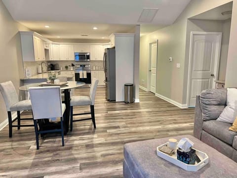 Modern 2bd 2ba - Near I75, No Steps, Free Wifi House in Richmond